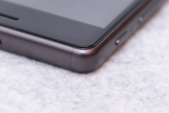 Xperia X PerformanceにはWANLOKの全面保護ガラスフィルムが鉄板