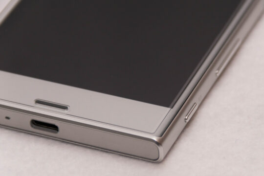 Xperia XZ SO-01Jのために用意したアクセサリ – フィルムとケース編