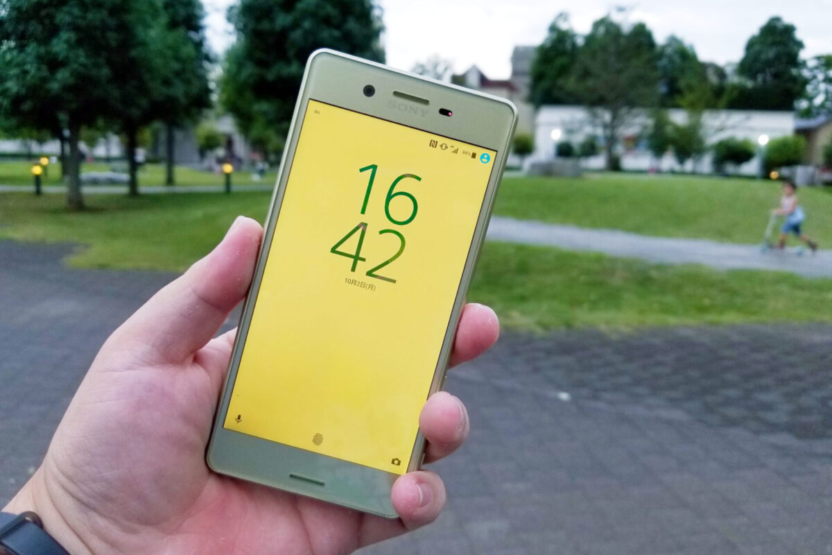 au版のXperia X Performance(SOV33)の白ロムを中古で購入。auショップで持込新規契約。