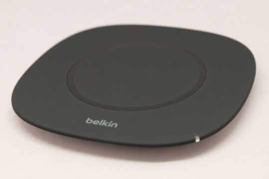 iPhone 8/8 PlusでもOK。置くだけ充電「belkin Boost↑Up Qi Wireless Charging Pad (5W)」を購入。
