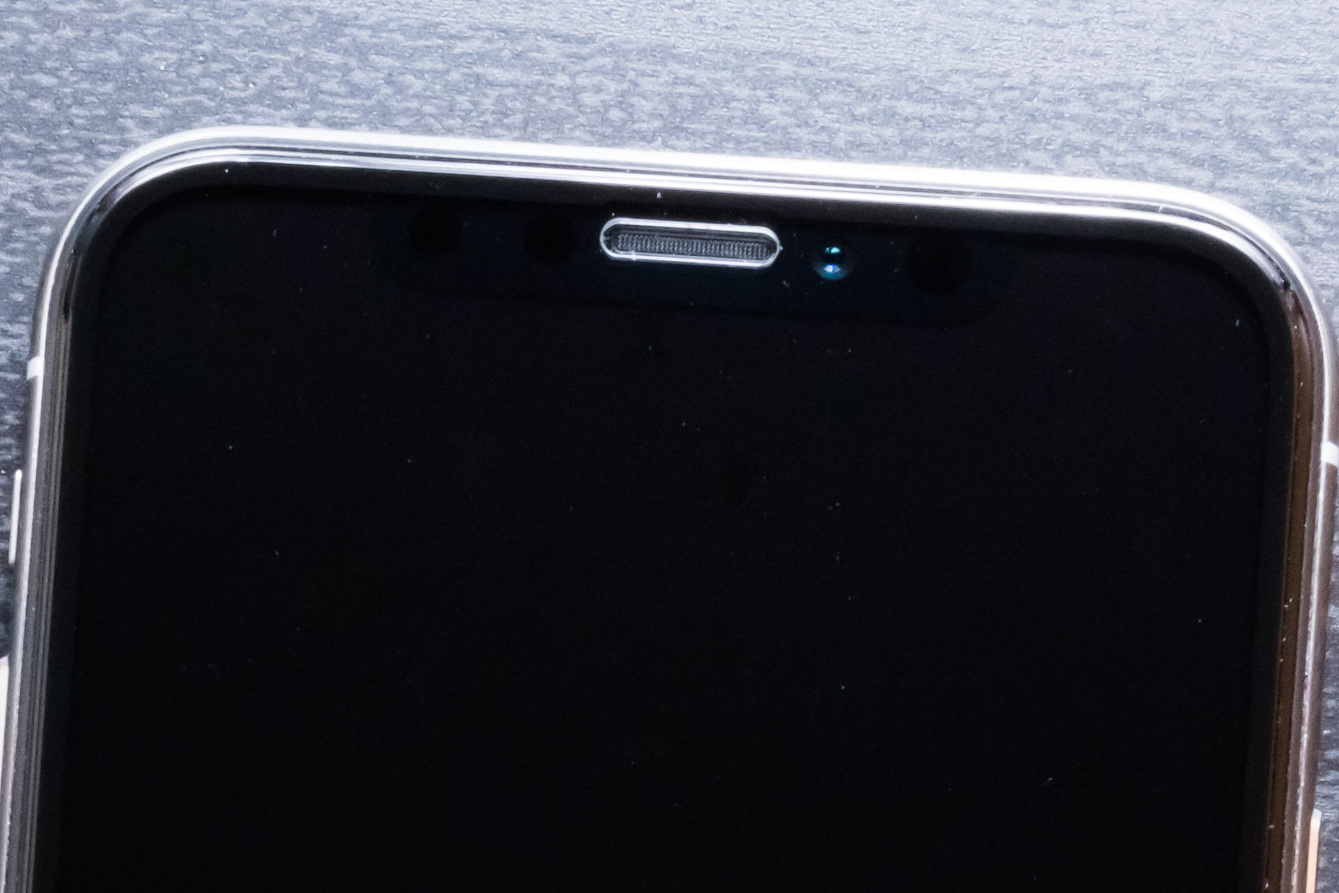 Iphone Xの保護ガラスの決定版かも Oaproda Iphone X 全面保護フィルムに貼り替えました クロポンモビ