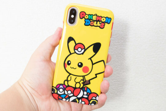 ピカチュウがめちゃくちゃ目立つ。ポケモンセンターオリジナル「ソフトジャケット for iPhone X ポケモンドールズ」をご紹介