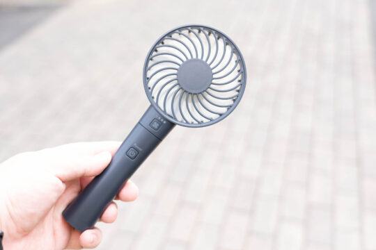 暑さへの最後の抵抗。グリーンハウスのハンディファンを購入。