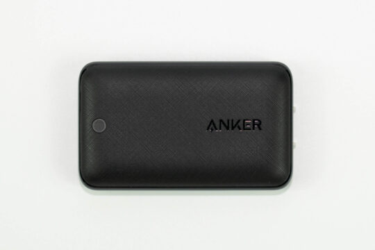 薄くて小さい。Ankerの世界最薄30W ACアダプタ「PowerPort Atom III Slim」がいい感じ。