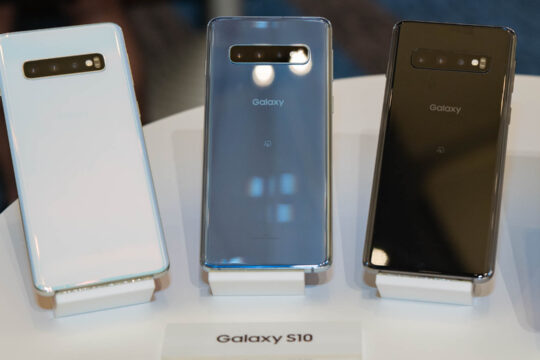 au、2月28日より一部機種を値下げ。4G世代の高性能機種をお買得に購入するチャンス。