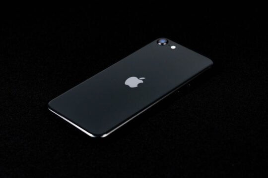 iPhone SE(第2世代)を購入。サクッと外観をチェック・iPhone 11・11 Proとも比較。