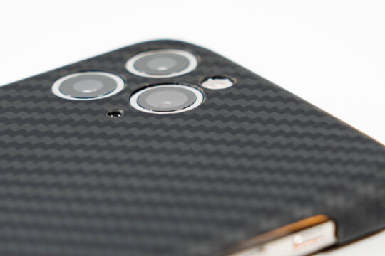 ツライチの背面がかっこいい。iPhone 11 Proをスマートに保護する「Ultra Slim & Light Case DURO Special Edition for iPhone 11 Pro」【PR】