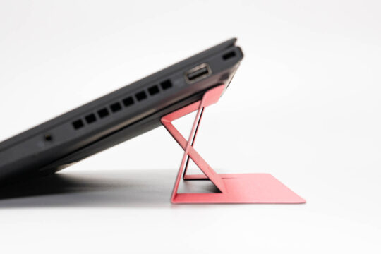 ノートPCを見やすい・使いやすい角度・高さにする「MOFT」をレビュー、テレワークのお供にもオススメ
