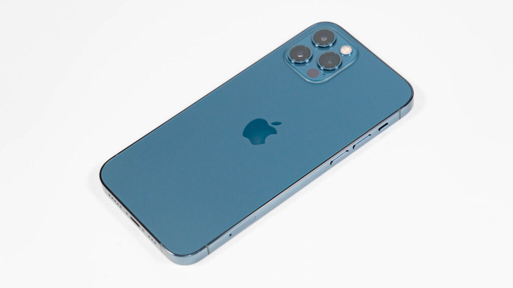 初めまして、青いiPhone – iPhone 12 Pro パシフィックブルーを購入 
