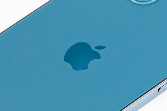 初めまして、青いiPhone – iPhone 12 Pro パシフィックブルーを購入しました