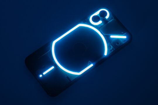 見た目の割に中身は普通、Nothing Phone (1) レビュー