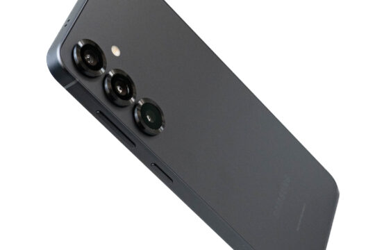 Galaxy S25（SM-S931Q）を購入、オンラインショップ限定の「ブルーブラック」の外観をチェック