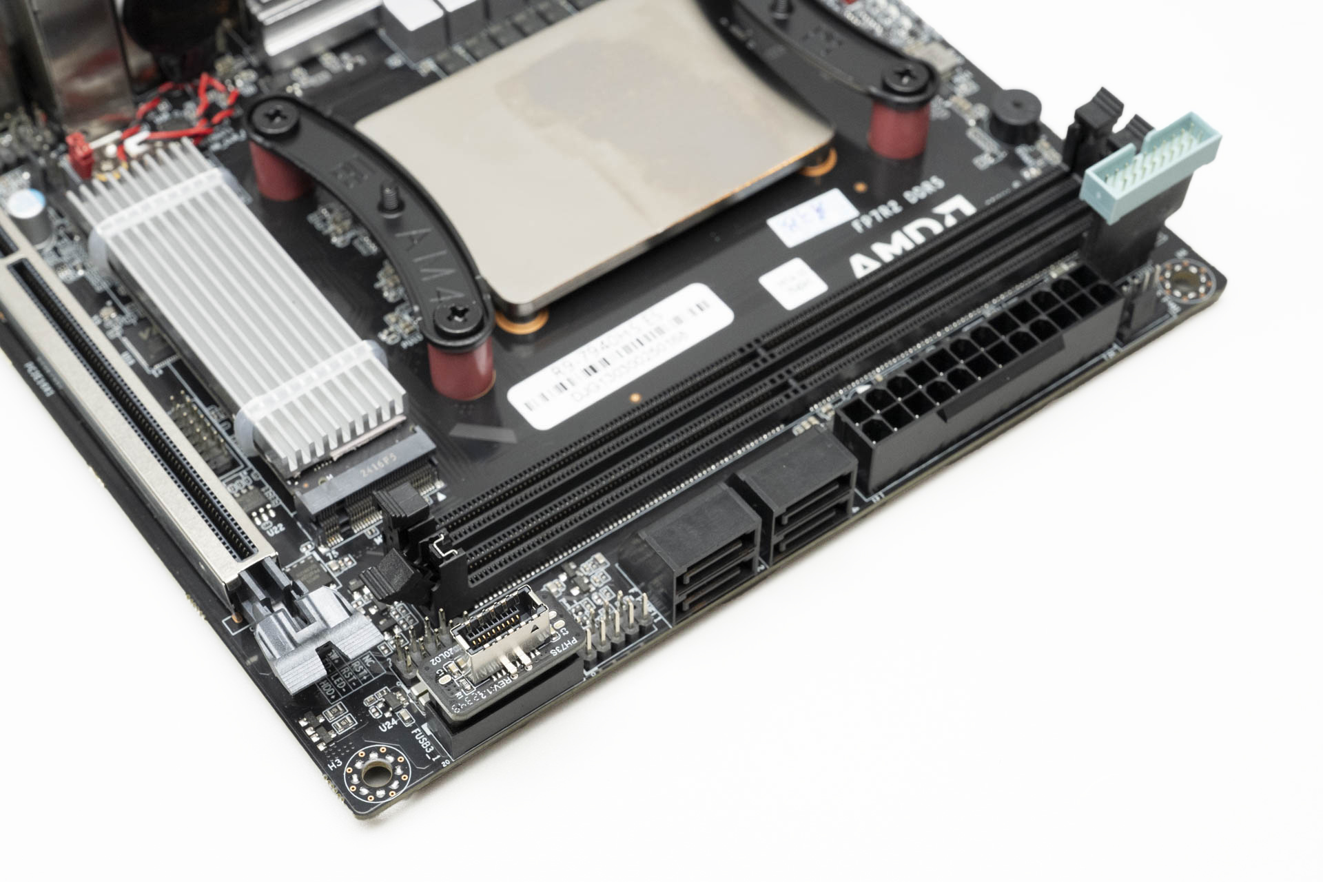 Topton N17で組む小型PC – ES版モバイルRyzen搭載のキワモノ